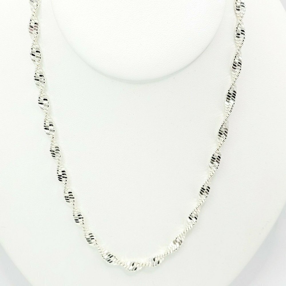 Liz Claiborne Twisted Herringbone Necklace Silver Tone 17" EUC Classic Versatile - Picture 2 of 9